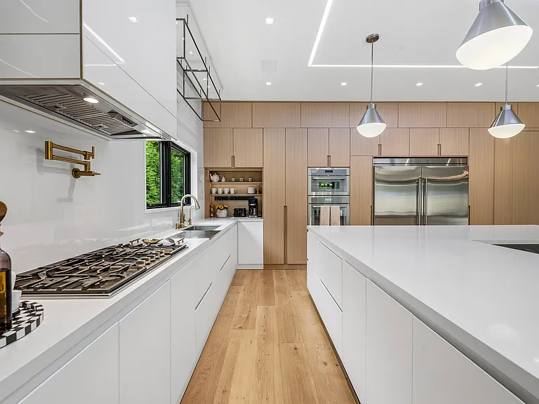 101 Montauk Blvd — Photo 44