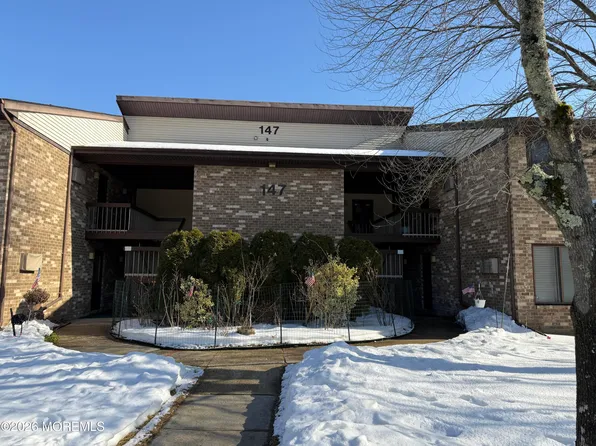 147 Amberly Dr H, Manalapan, NJ 07726