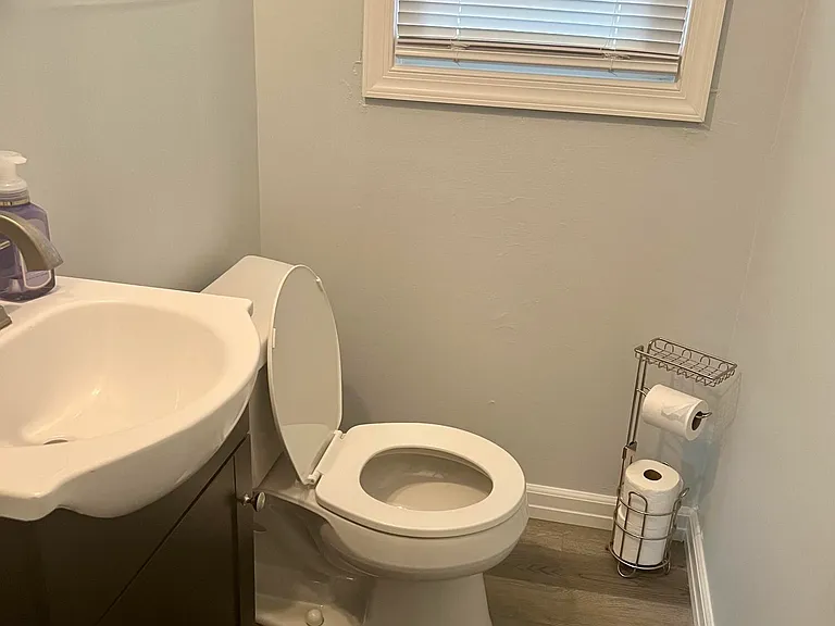 484 Branchport Ave — Photo 9