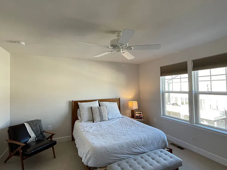 1812 Briscoe Ln — Photo 22