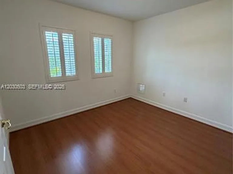 101 Sidonia Ave #402 — Photo 6