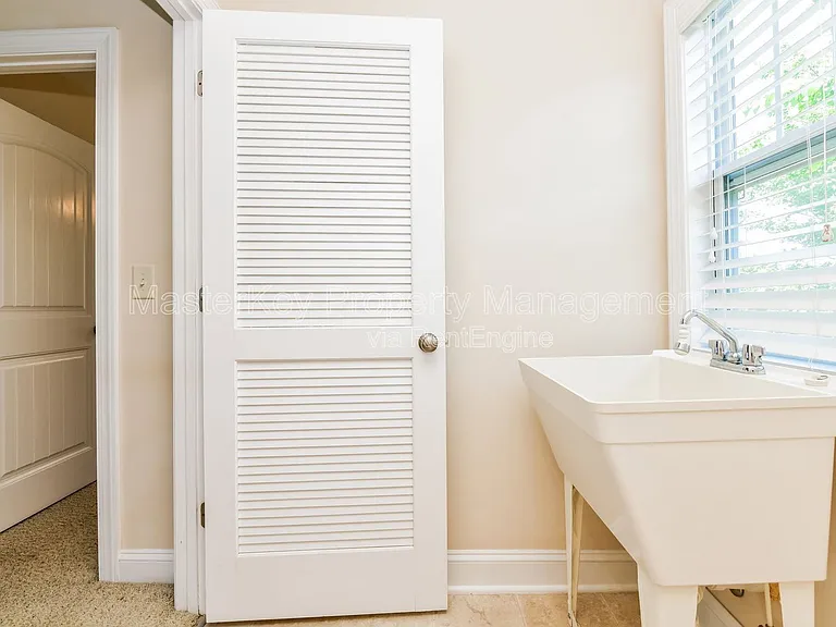 906 Keaton Ridge Ct — Photo 33
