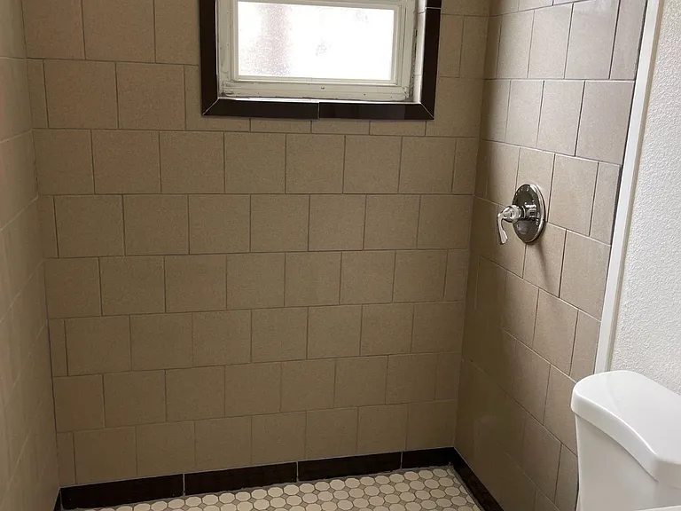 708 Georgia St #2 — Photo 11