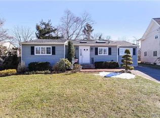 77 Morton Blvd, Plainview, NY 11803