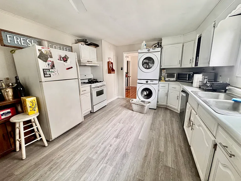 36 Simpson Ave #2 — Photo 4
