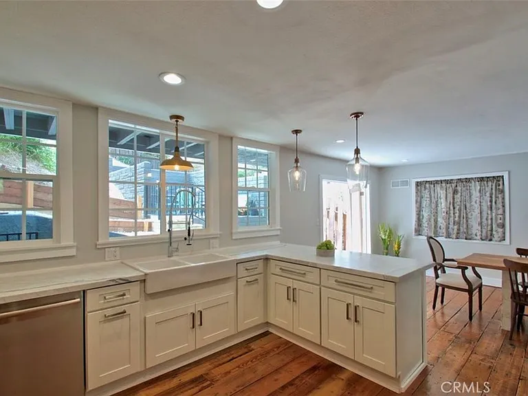 4250 Canoga Ave — Photo 3