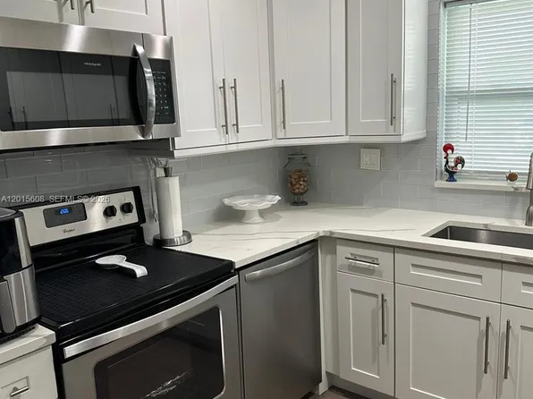 5169 Lakefront Blvd APT D, Delray Beach, FL 33484