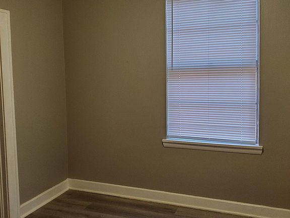 4th image of 1613 W Elm Ave