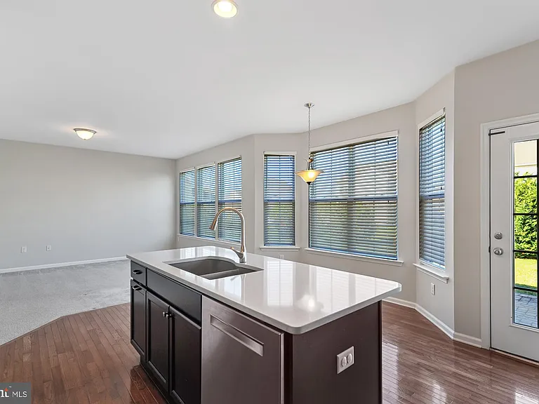605 Socrates St — Photo 15