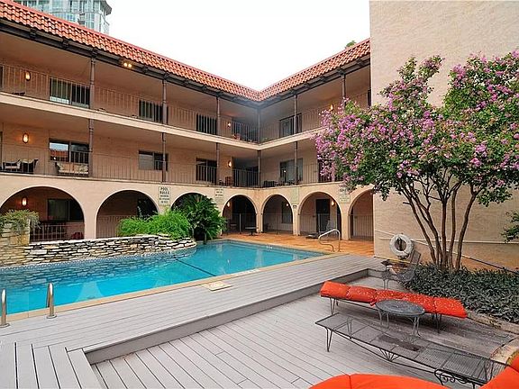 4th image of 505 W 7th St APT 305