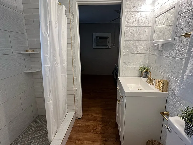 402 S Holly St — Photo 7