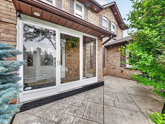 5th image of 190 Lake Driveway W