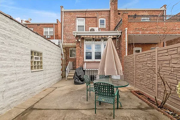 Rented by Lexington Real Estate Group | media 8