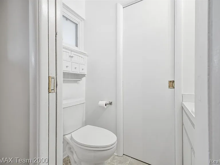 8512 Norborne Ave — Photo 1