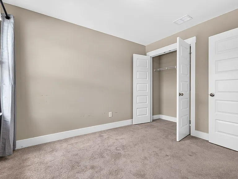 7795 Park Gate Dr — Photo 28