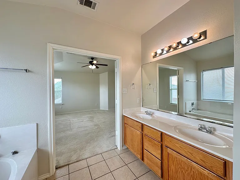 1806 Lobrecht Ct — Photo 24