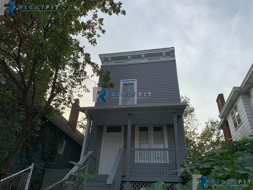 957 Fairbanks Ave