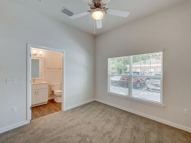 Metro 39 Apartments — Photo 21