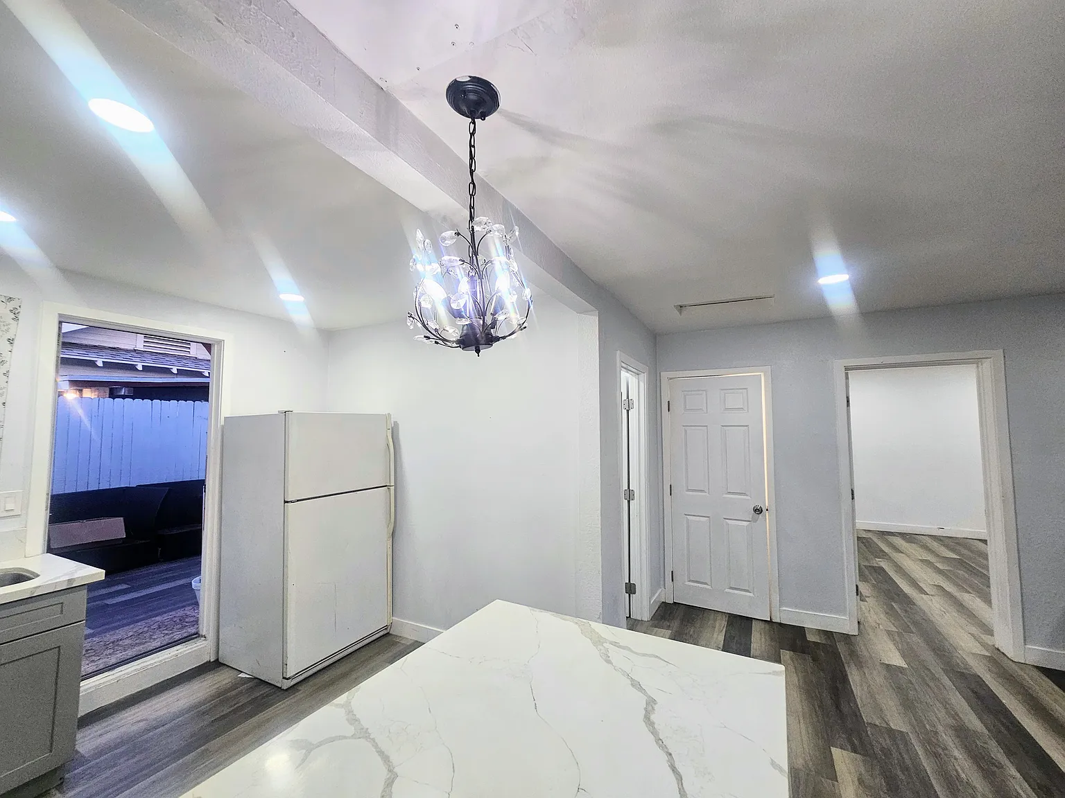 2 bed, 800 sqft, $3,000 — Photo 3
