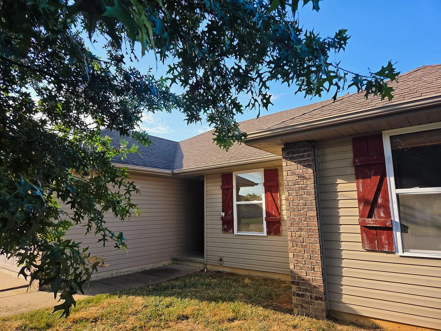 3 bed, $1,450 — Photo 1