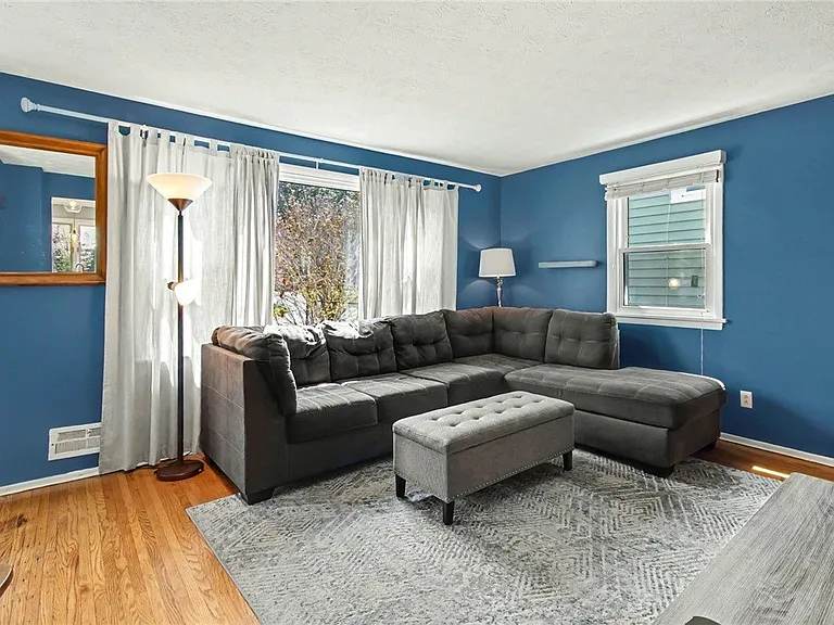 66 Woodrow Ave — Photo 2