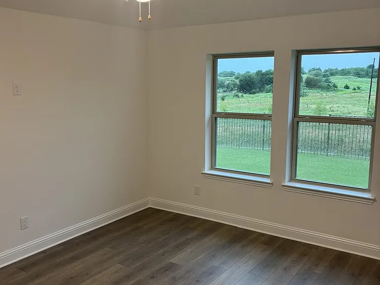 Master bedroom w/ internet hookup