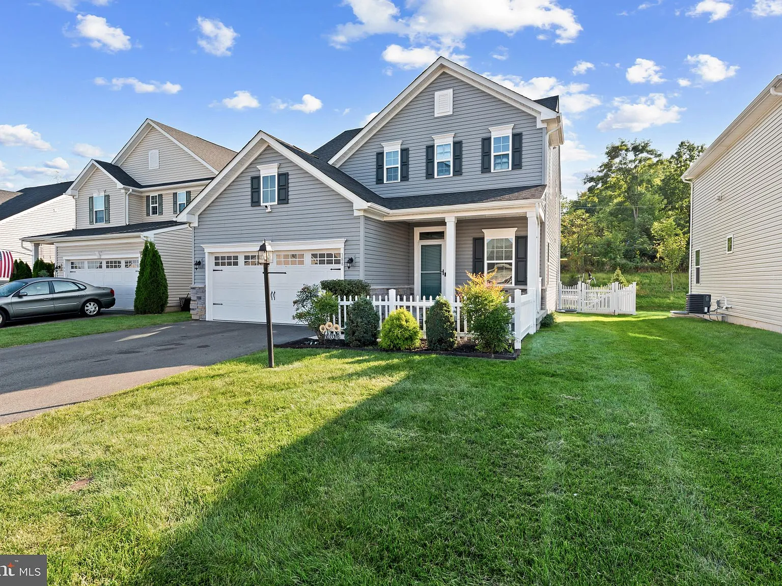 4 bed, 2.5 bath, 2108 sqft, $3,900 — Photo 1