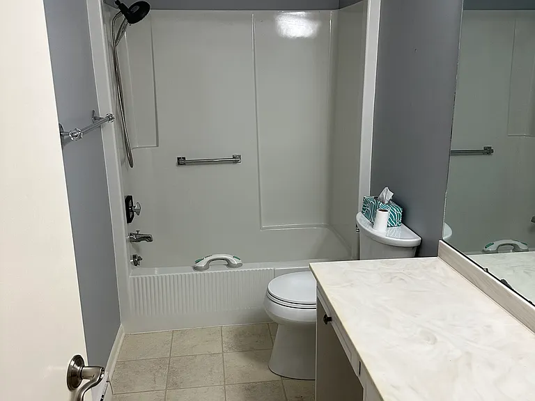 230 Adams St — Photo 13