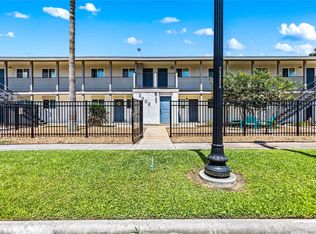 2002 27th St APT 8, Galveston, TX 77550