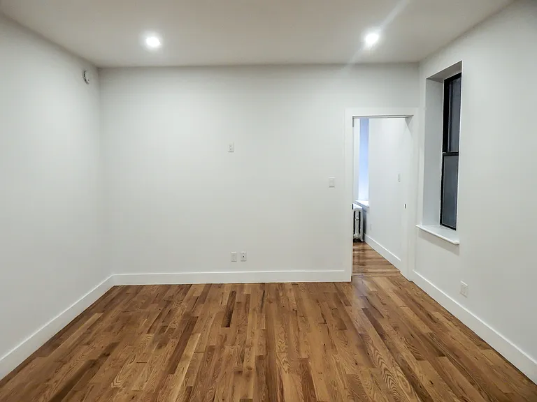 355 Amsterdam Ave #4D — Photo 2