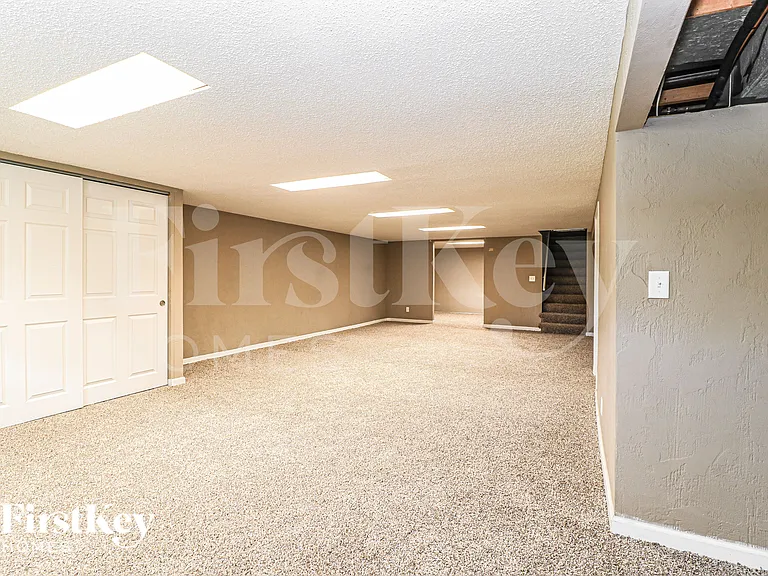 2110 Somerset Dr — Photo 8