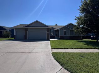 1040 N Meadow Rd, Valley Center, KS 67147