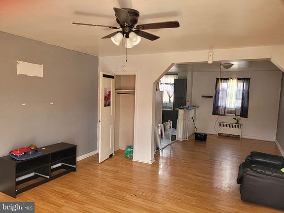 2nd image of 1303 Stirling St