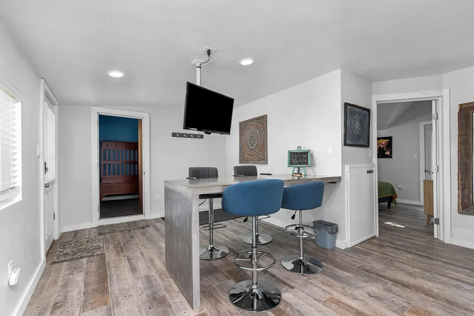 2 bed, 1042 sqft, $1,625 — Photo 3
