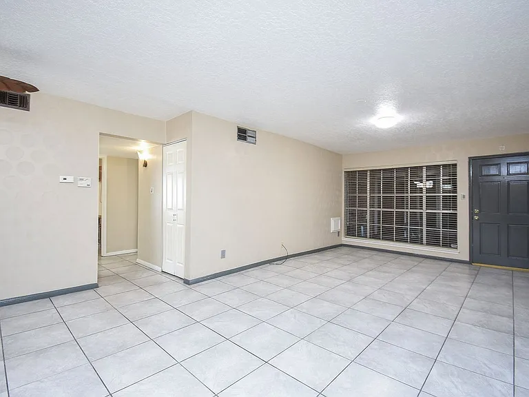 2507 Montrose Blvd #22 — Photo 8