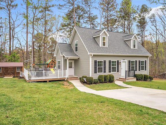 2nd image of 208 Woodland Dr