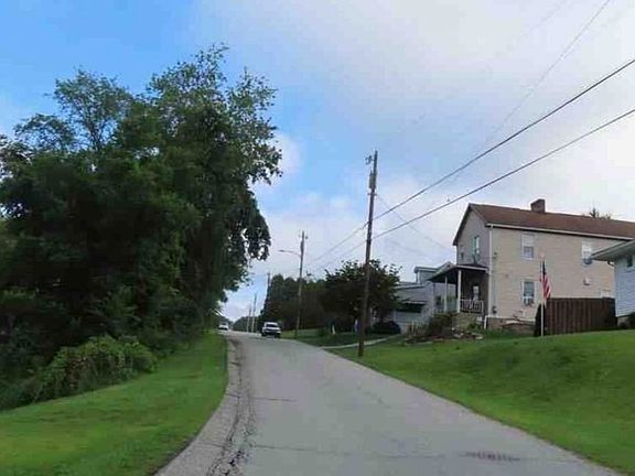 Exterior Neighborhood (street photo)