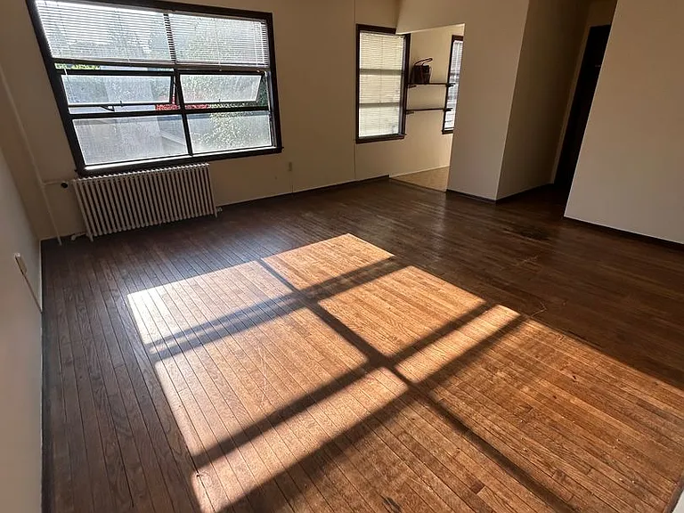Montlake Apartments — Photo 1