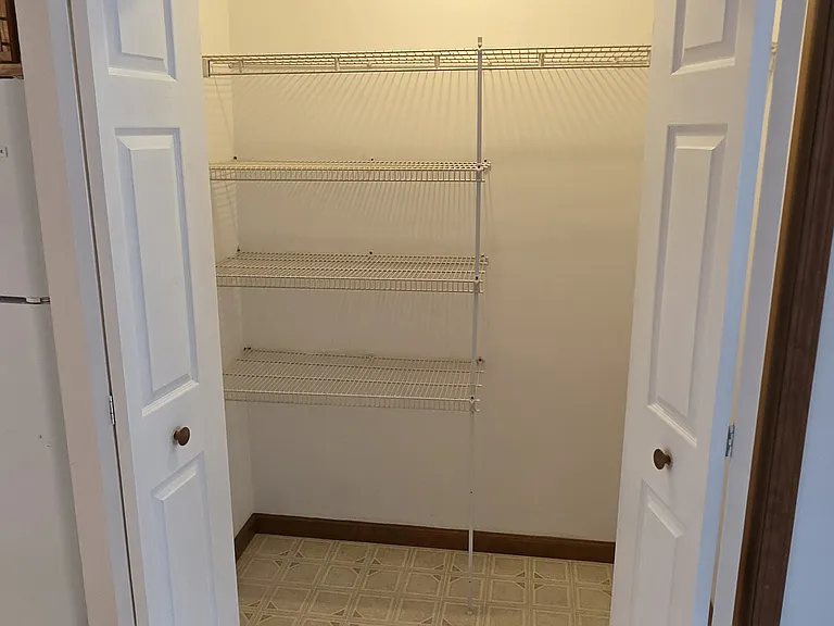 101 E Little St #B — Photo 3
