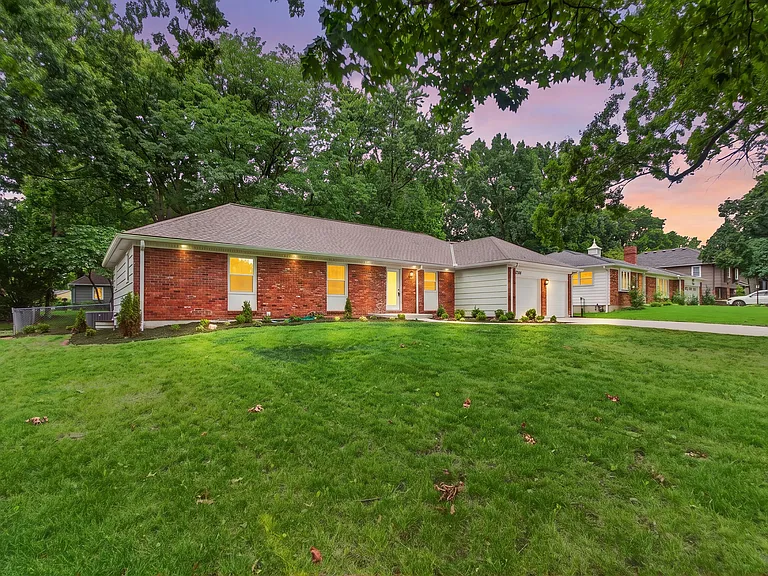 6232 Woodson Rd — Photo 28
