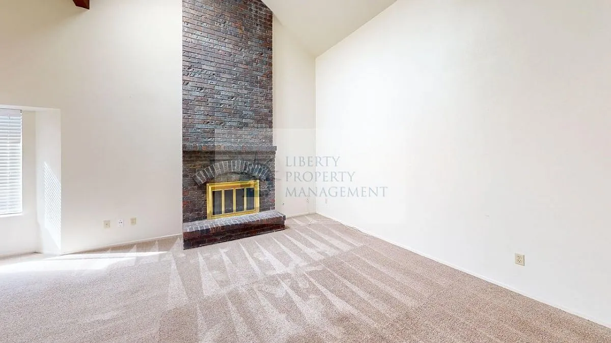 3 bed, 1344 sqft, $2,350 — Photo 3