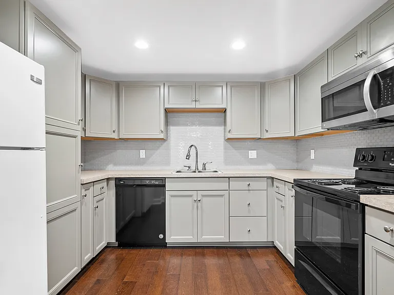 128 S Elm Ave #A — Photo 18