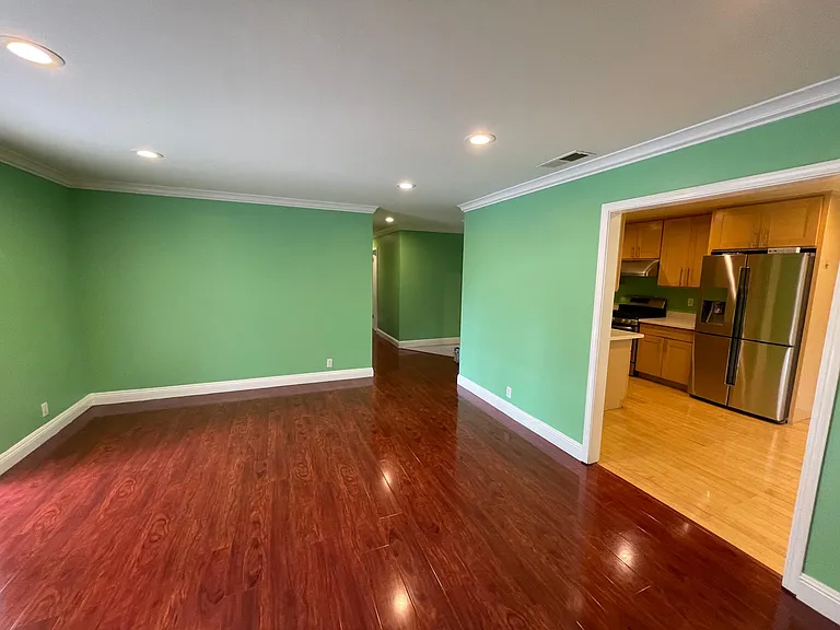 4139 Linwood Dr — Photo 3