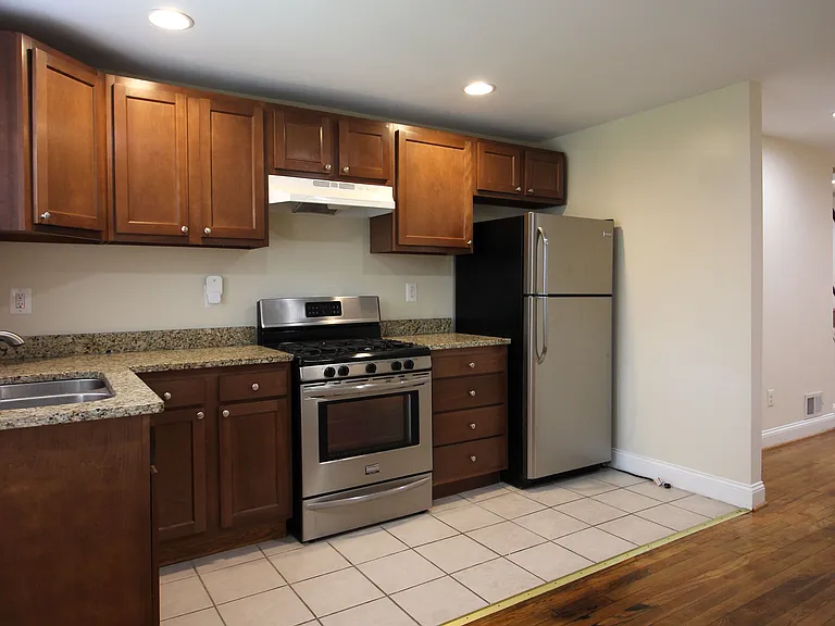 1008 Parksley Ave — Photo 8