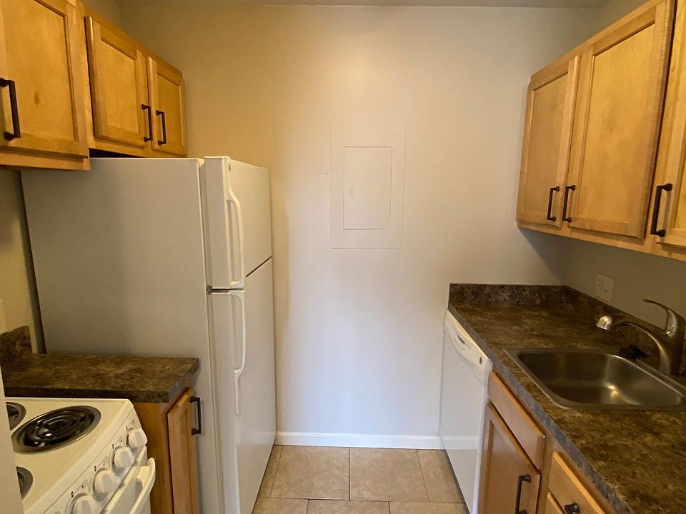 1st image of 1810 E St #208
