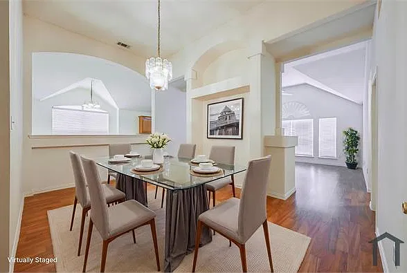 4 bed, 2347 sqft, $2,900 — Photo 3