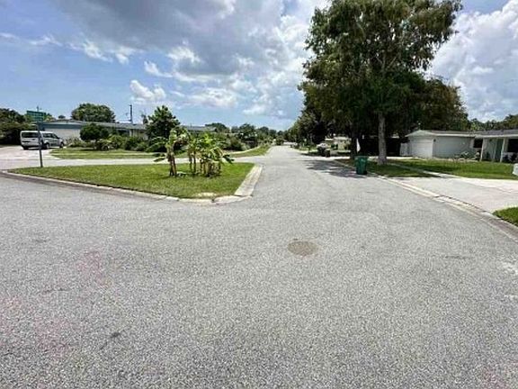 Exterior Neighborhood (street photo)