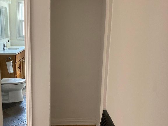 3rd image of 835 N Citrus Ave #835