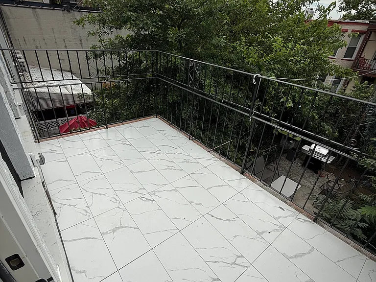 60-82 Catalpa Ave #2B — Photo 18