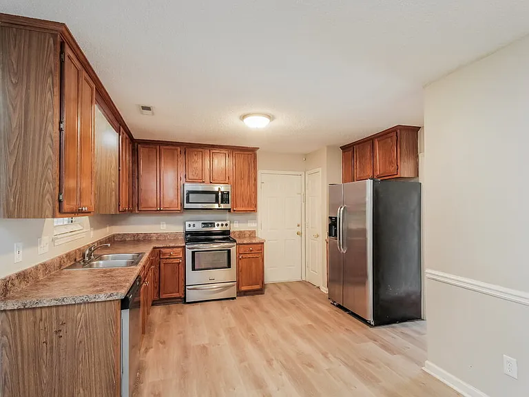 8433 Woodford Bridge Dr — Photo 9
